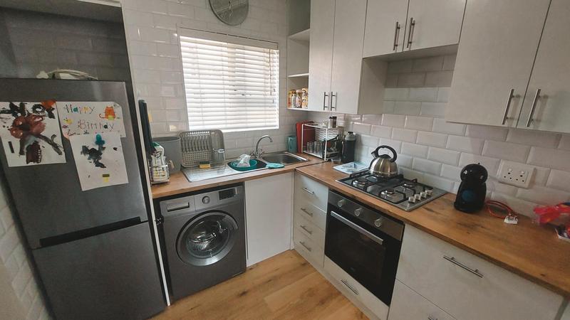 To Let 1 Bedroom Property for Rent in Oakglen Western Cape
